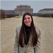 Studentessa universitaria disponibile per lezioni di spagnolo online